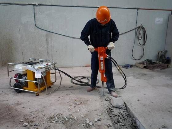 handheld hydraulic breaker (2).jpg